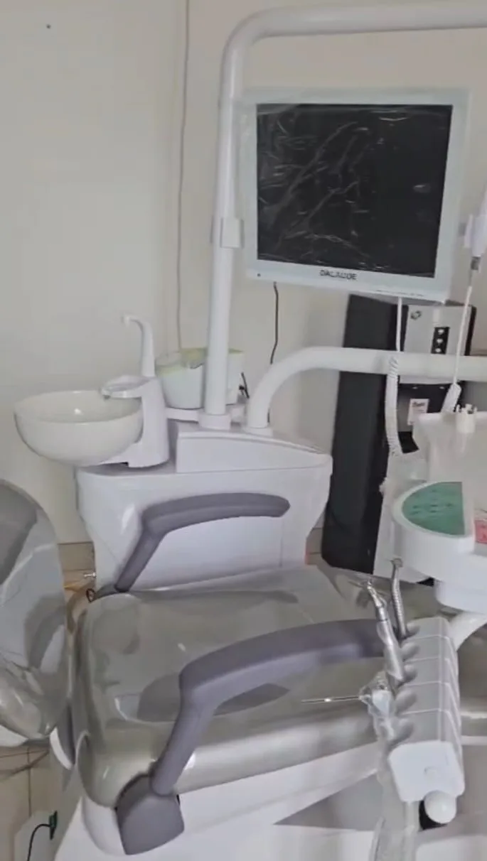 Kursi dan peralatan dental unit