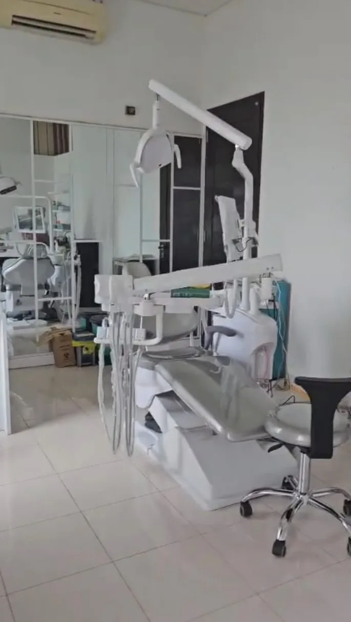 Dental unit di ruang praktik gigi